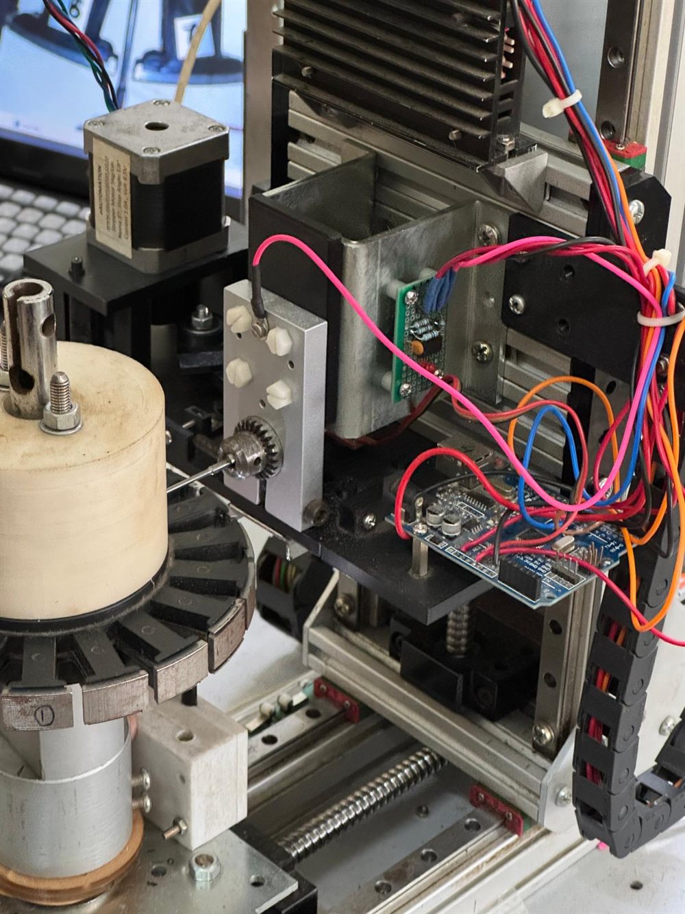 The winding machine with its stepper motors, linear rails, cable chain and controller wiring